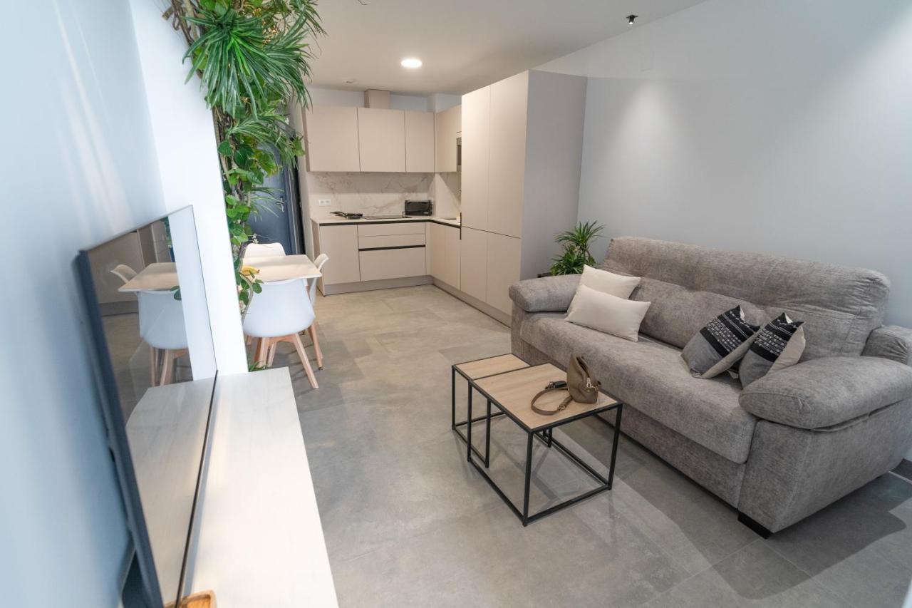 Riam Suites Apartamentos Лос-Паласьос-і-Вільяфранка Екстер'єр фото