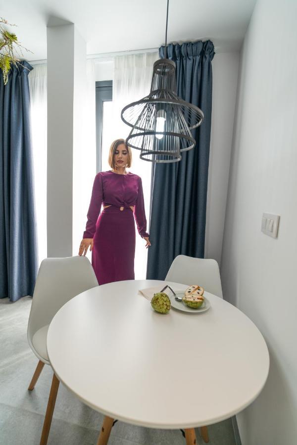 Riam Suites Apartamentos Лос-Паласьос-і-Вільяфранка Екстер'єр фото